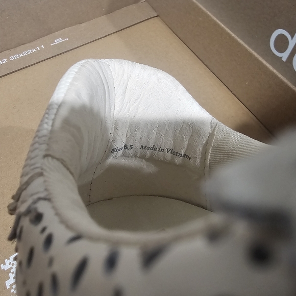 Dolce Vita Notice Eyelet Perf Sneakers White Leather - Picture 10 of 10